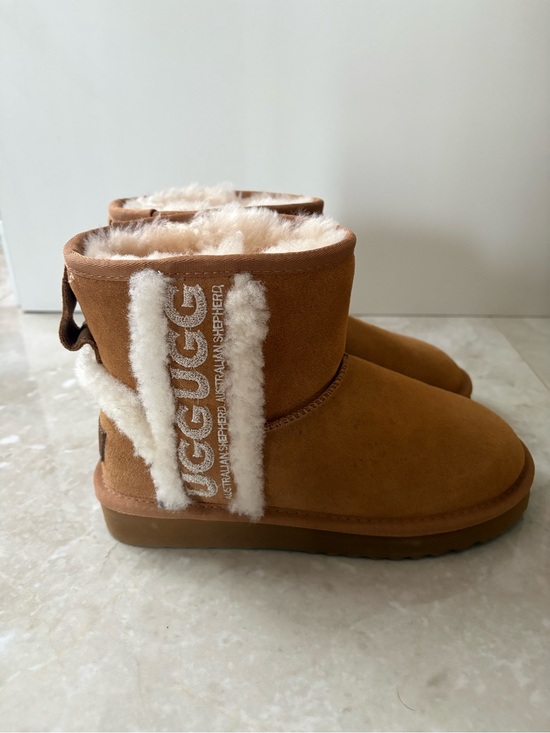 UGG Shoes - UGG Short Suede Shearling Boots in Chestnut with Cream Trim